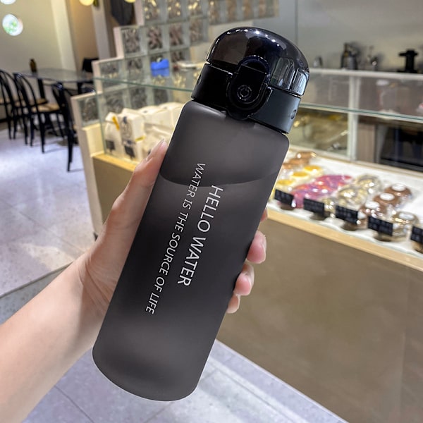 Ny frostad plast bärbar mugg student utomhus vattenmugg frostad svart 780ml