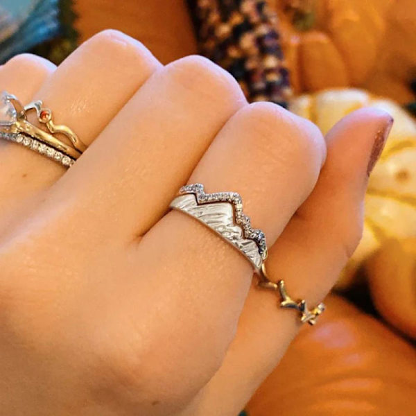 Set med 2 Silver Mountain Ring Stackable Keep Climbing Ring Personlighet Inspirerande Bergsringar för Kvinnor Män (Silver)