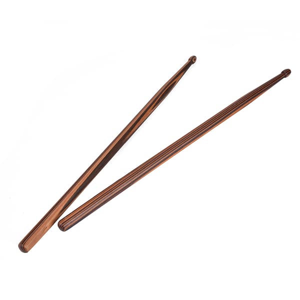 1 par slitesterke trommestikker i lønneved, dråpeformet (39,6 * 1,3 cm)