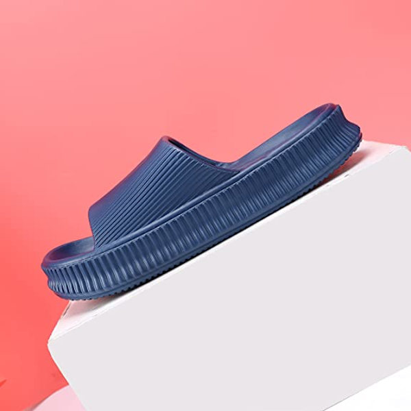 Kuddslippers för kvinnor och män Molnslippers halkfria snabbtorkande badrum duschslippers, öppna tår mjuka tjocka tofflor (blå)