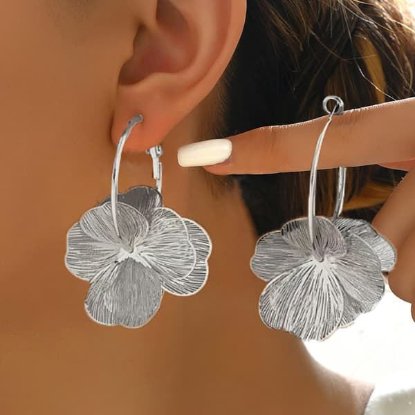 Sølvfarvede 3D blomsterøreringe til kvinder Letvægts Statement Filigran Blomsterdråbe Smykker Silver