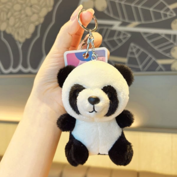Söt liten docka, hängsmycke till parväska, nyckelring med plyschdocka, dockhänge Genuine plush sitting panda