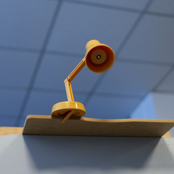 Mini skrivebordslampe, øyebeskyttelseslampe, læringsbokmerkelampe, sammenleggbar liten nattlampe, kreativ barneromlampe（gul）