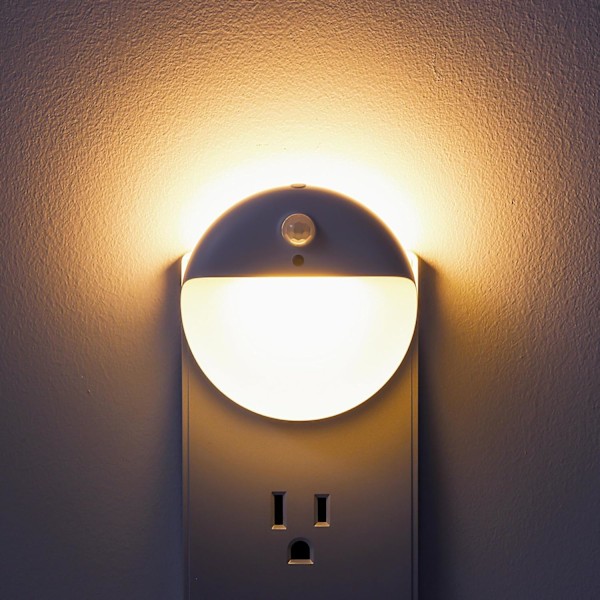 2-pak Plug-in Natlampe med 3 Lysindstillinger, Trinløs Dæmpning, Lyssensor, Varm Hvidt Natlys til Badeværelse, Gang, Trappe