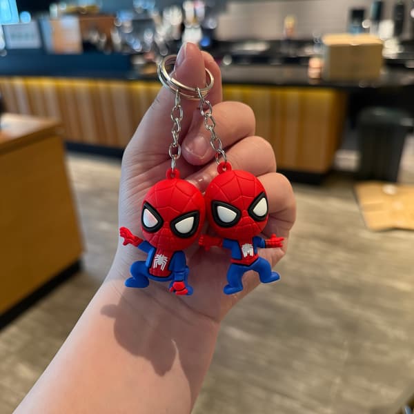 4 st söta Spiderman-nyckelringar, tecknad Spider-Man silikonhänge väskberlock tillbehörspresent