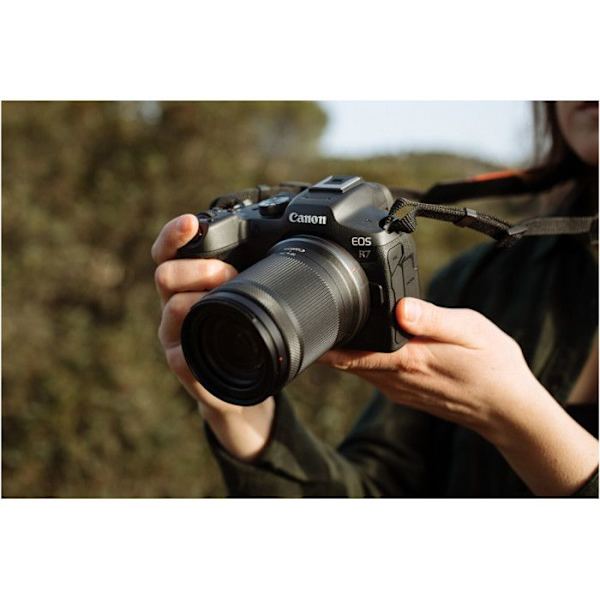 CANON EOS R7 Naken