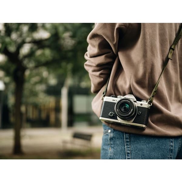 Om System OM 3 Sølv Hybrid Kamera + M.Zuiko Digital 12 45 mm Objektiv Argent