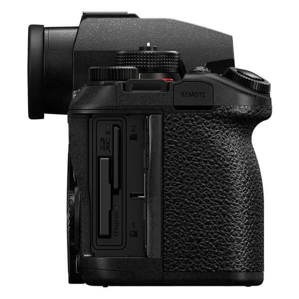 PANASONIC LUMIX S1 IIE + Objektiv S 26mm f/8 Pancake