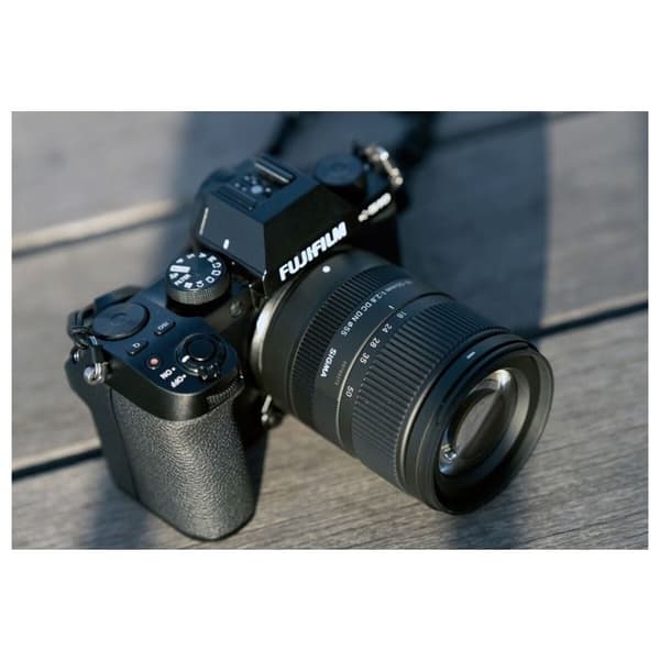 Sigma 18-50mm F/2.8 DC DN Cont