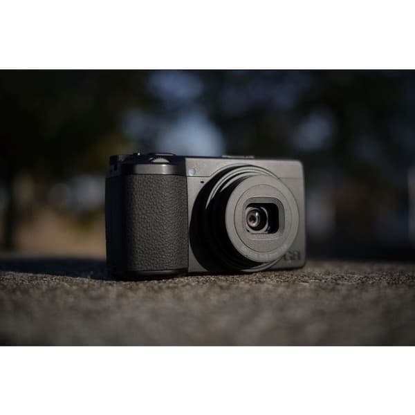 RICOH Compact asiantuntija GR IV Monokroma