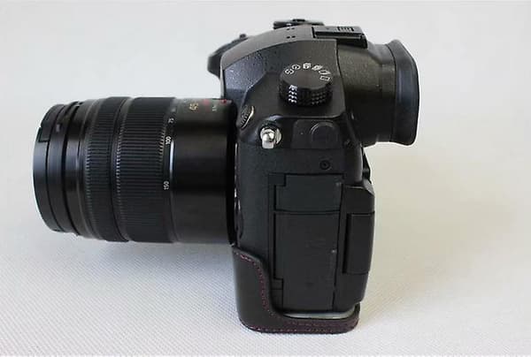 PU-läder halv kameraskyddsväska för Panasonic DMC-GH5GK Black