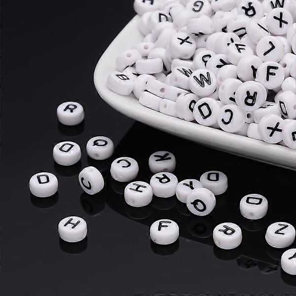 500g Akrylbokstäver med Horisontellt Hål Blandade Bokstäver Platta Runda Slumpmässiga Blandade Bokstäver 7x4mm Hål: 1mm cirka 3500 st/500g