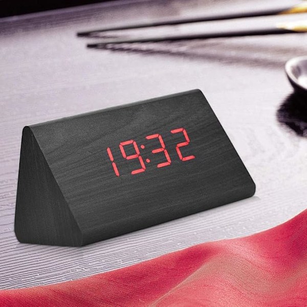 LED Digital Väckarklocka, 3 Alarminställningar 12/24H Temperatur Datumvisning Stora Siffror Träklocka för Sovrum Kontor Inbyggt DC6V/500MA Batteri
