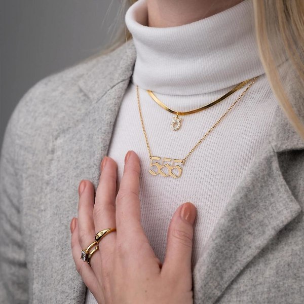 Guldängel nummer halsband. Old English Number Halsband 555
