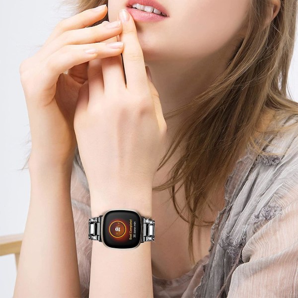 Til Fitbit Versa 4/Sense 2 Resin Urrem Rustfrit Stål Rhinestone Dekor Urrem Black White