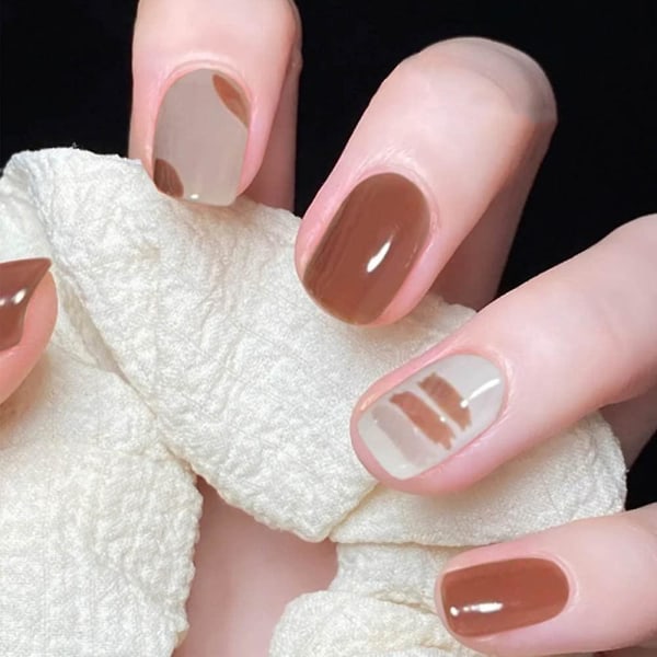 Korta fyrkantiga naglar Akryl Bruna lösnaglar Söta blanka falska naglar för kvinnor och flickor 24st