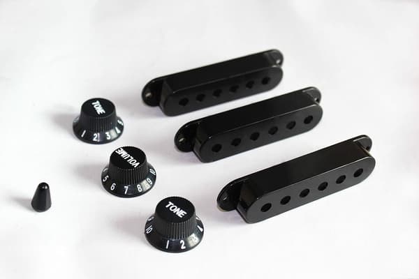 48/50/52mm Pickup Covers med 5-vejs Switch Tip Cap til Strat Guitar Udskiftning, Sort