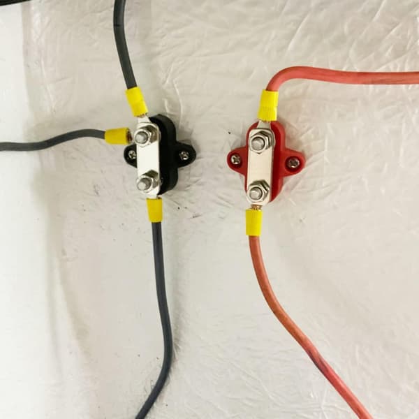 5/16\" Dobbelt Studs Batteri Samlingspunkt, Ampper 2 Studs M8 Samleskinne Strøm- og Jordforbindelse Blok Distributions Terminal Kit, Pakke med 2