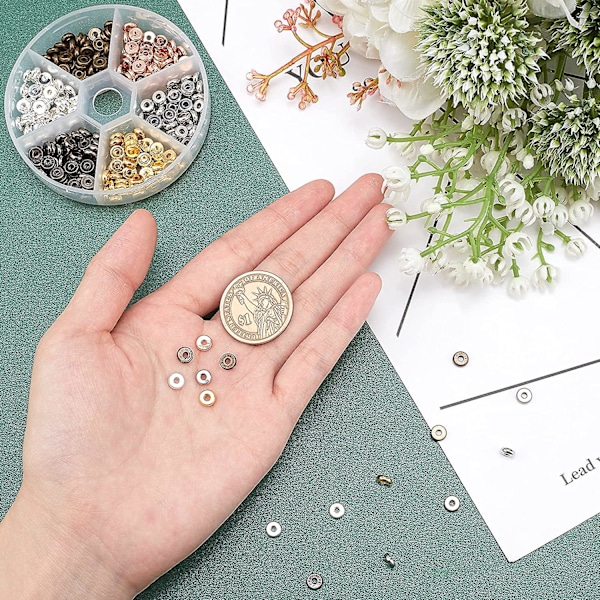 300 stk. Rondelle Spacer Perler 6 Farver 6mm Flade Runde Messing Heishi Perler Mønt Skive Afstandsperler Løse Perler Smykker Metal Afstandsperler til Armbånd Halskæde Smykke