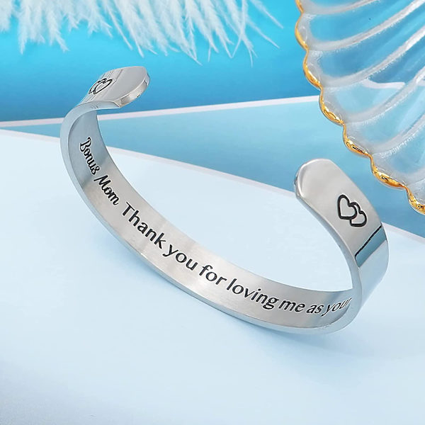Ruostumattomasta teräksestä valmistettu hopeinen rannekoru inspiroiva kaiverrettu mantra-rannekoru lahja