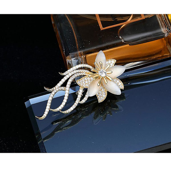 Kvinnors brosch, mode legering elegant blomma strass brosch stift för kläder klänning dekoration smycken