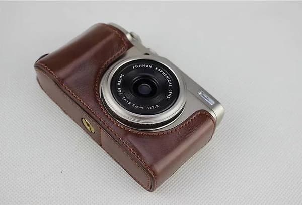 PU-läder halv botten kameraskydd för Fujifilm XF10 digital kompaktkamera Coffee