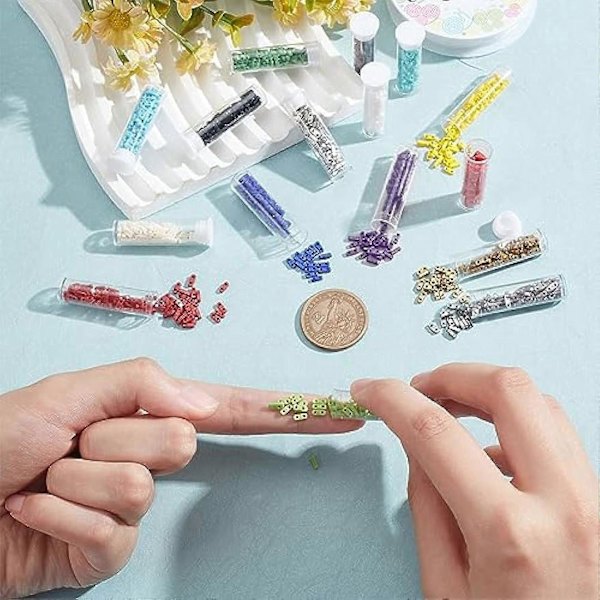 Cirka 1280 st 16 färger Tilapärlor 2-håls rektangulära glasfröpärlor med elastiskt tråd Stora ögonsy nålar