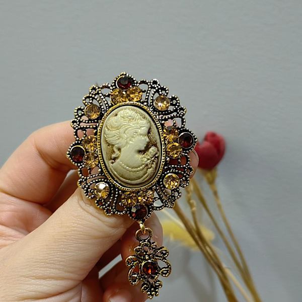 Klassisk elegant kristall strass cameo brosch elegant brosch för kvinnor flickor festgåva guld