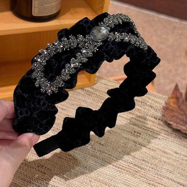 Lyxigt sammetsdiadem för kvinnor, retro plisserat mångsidigt diadem V1A1 N M4O4 Black 1pcs