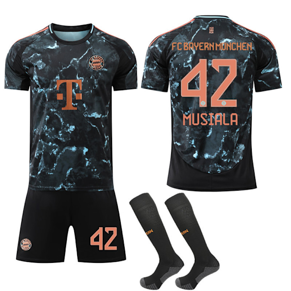 Bayern München Bortedrakt Fotballsett for Barn og Voksne 2024-2025 med Sokker No.42 Musiala No.42 Musiala M