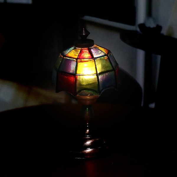 1:12 Dollhouse Mini pöytälamppu Led-valaisin värillinen varjostin lukulamppu nuken sisustuslelu
