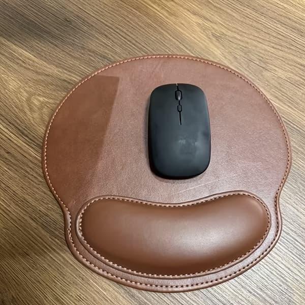 Ergonomisk musematte i imitert skinn for gaming, sklisikker håndleddsstøtte Brown