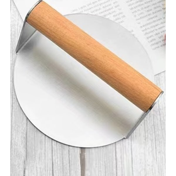 Förbättra din grillupplevelse med burgerpressen i rostfritt stål, Smash Burger Press och upptäck den perfekta burgaren. Wooden handle