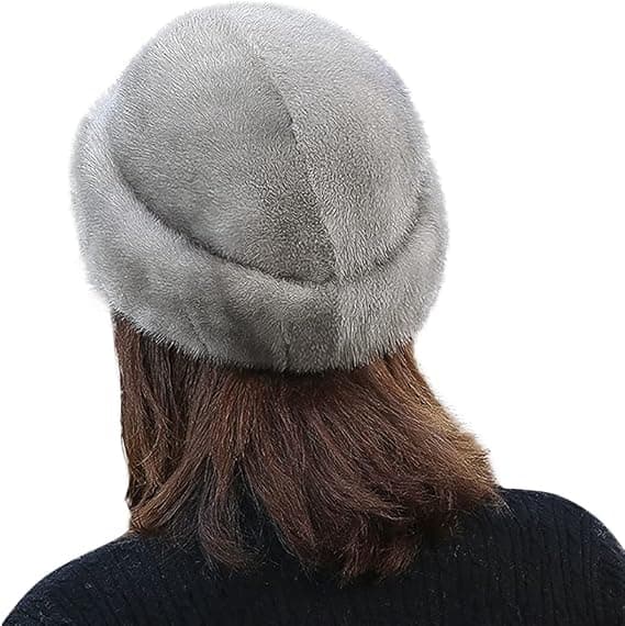 Trendy, fluffy damehatt for vinteren