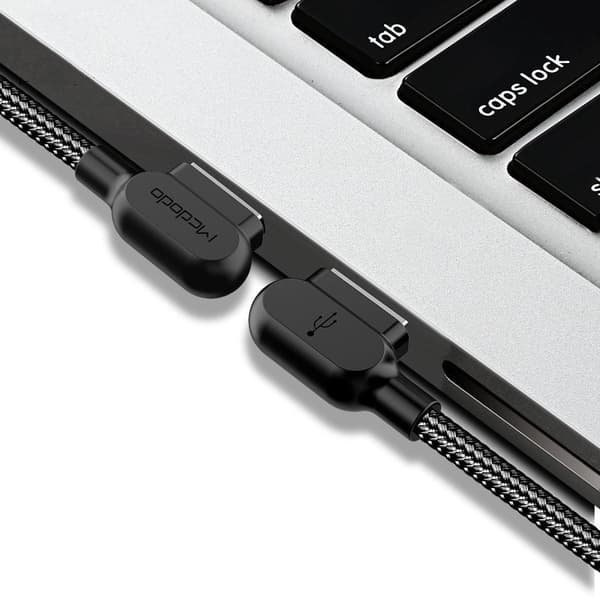 Mcdodo CA-5281 Vinklet USB C til vinklet USB A-kabel for synkronisering og hurtiglading, med LED, svart, 1,2m