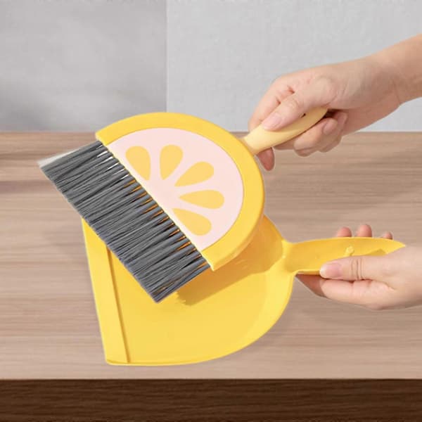 Minidammsugare och borstset, städverktyg, låtsaslek, tidig lemon