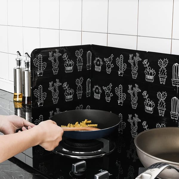 Non-stick Splatter Shield with 3 Sides for Frying Pan, Adjustable 3-Panel Splatter Guard with Foldable Design, High-Temperature Aluminum Foil Oil