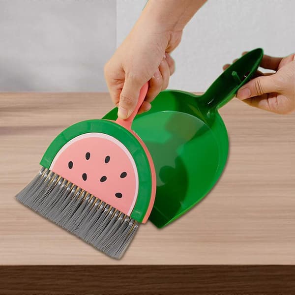Minidammsugare och borstset, städverktyg, låtsaslek, tidig watermelon