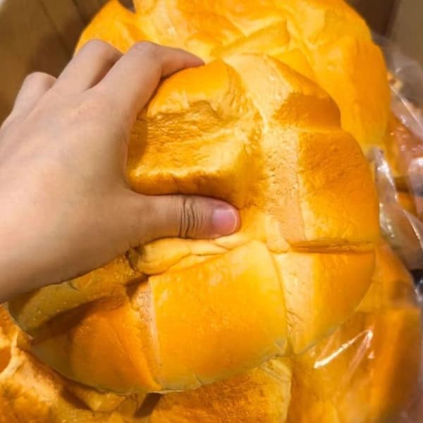 High-Quality Slow Rising Squishy Bread Oversized Pineapple Bun Pink