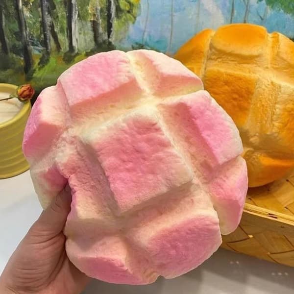 High-Quality Slow Rising Squishy Bread Oversized Pineapple Bun Pink
