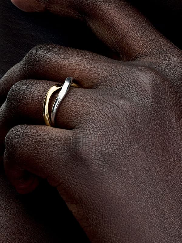 Pandora - Tvåfärgad ring med sammanflätade band - Sterlingsilver, 14k guldplätering Circumference: 54mm