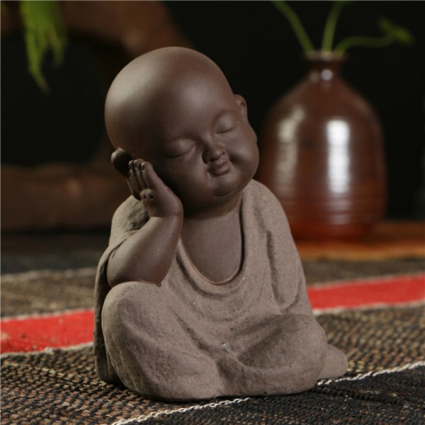 Buddha-statyer liten munk färgsand keramik hem klubb geomantisk