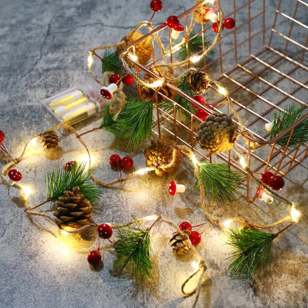 Juldekorationer - LED kopparlampa med tallkottar och barr