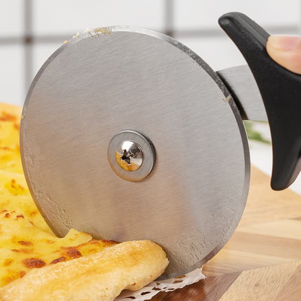 1 stk Svart Pizzakutter - Pizzakutter med Silikonhåndtak og S