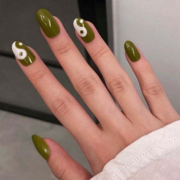 Falska naglar Korta mandelpressar på naglar Akryl cover gröna lösnaglar Tips för kvinnor och flickor 24 st.