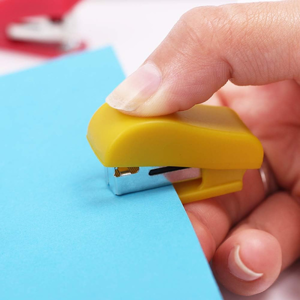 10 set mini kontorshäftapparat med 10# häftklamrar, liten handhäftapparat