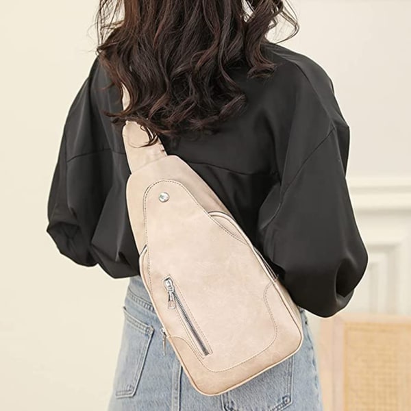 Kvinnor Sling Bag Chestation Bag Liten Axelväska Läder Crossbody Bred rem Axelväska Mini Ryggsäck Unisex för utomhussport Fotvandring