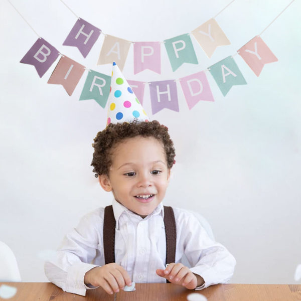 Färgglada bokstäver Happy Birthday Banner Batter - Barn