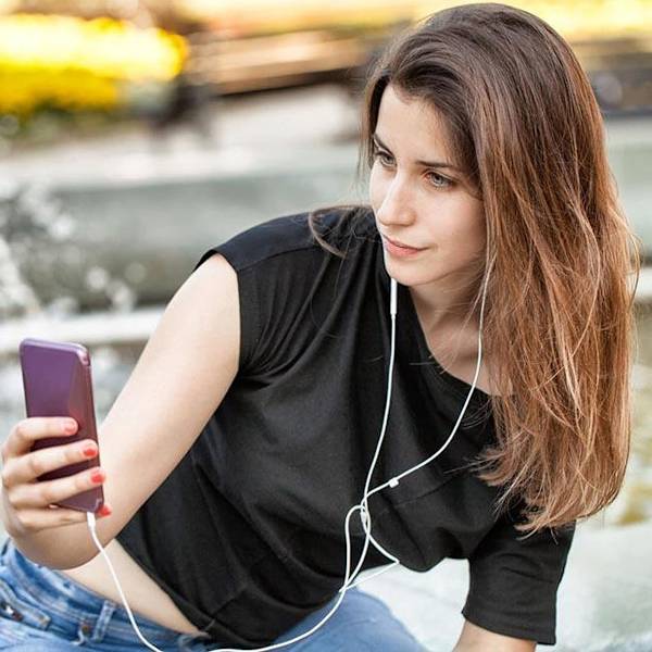 Trådade sport-hörlurar stereo-hörlurar med mikrofon bra bas för bärbar dator PC mobiltelefon vit