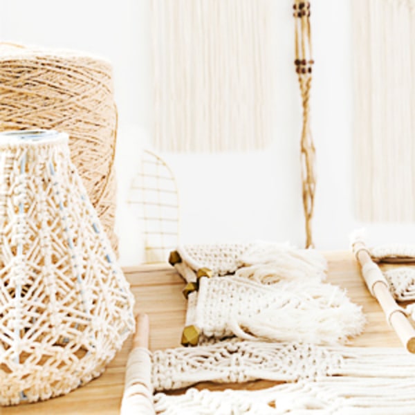 Seinälle ripustettava makrame-reunallinen pyöreä boho-peili